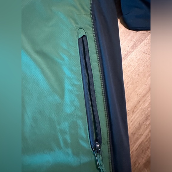 Columbia Men’s Windbreaker/ Size S - Picture 4 of 11